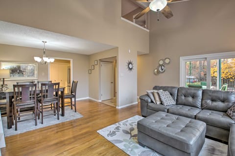 Serene Lake Hamilton Hideaway w/ Private Dock House in Hot Springs