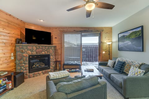 Central Grand Lake Condo w/ Patio & Mountain Views Apartment in Grand Lake