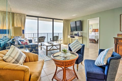 Idyllic PCB Condo w/ Pool Access & Ocean Views! Apartment in Panama City Beach