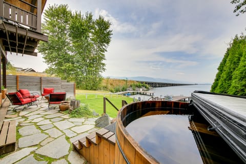 Lake Pend Oreille Oasis: Home w/ Hot Tub & Games House in Sagle