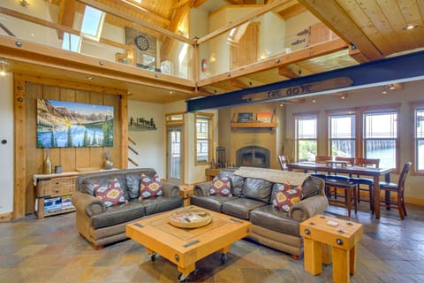 Lake Pend Oreille Oasis: Home w/ Hot Tub & Games House in Sagle