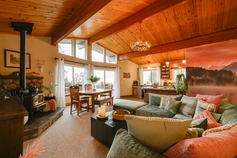 Hot Tub + Scenic Views: Luxury Twain Harte Cabin! House in Twain Harte