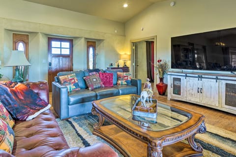 Beulah Home w/ Wraparound Porch & Mtn Views House in Colorado