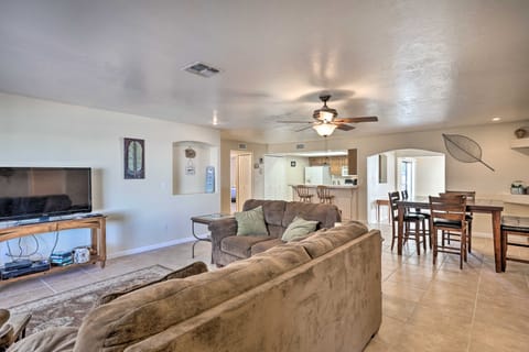 Lake Havasu Getaway w/ Patio & Grill, 3 Mi to Lake House in Lake Havasu City