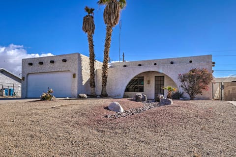 Lake Havasu Getaway w/ Patio & Grill, 3 Mi to Lake House in Lake Havasu City