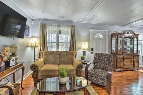Family-Friendly Birmingham Home: 3 Mi to Dtwn House in Homewood