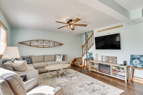 Waterfront Home on Lake Anna: Autumn Escape! House in Lake Anna