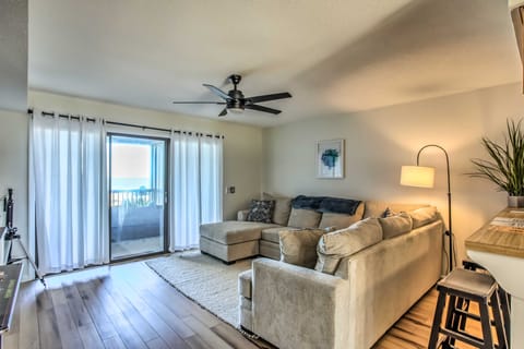 Condo w/ Pool Access - Walk to Beach! Apartment in Carolina Beach