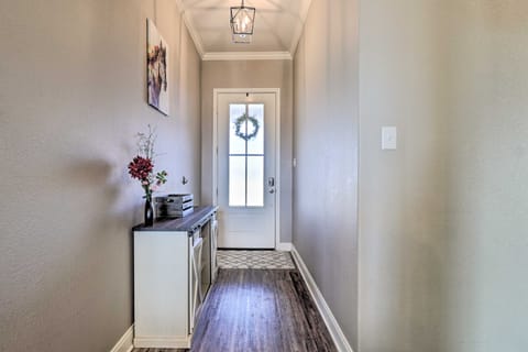 China Spring Home ~ 13 Mi to Downtown Waco! House in Waco