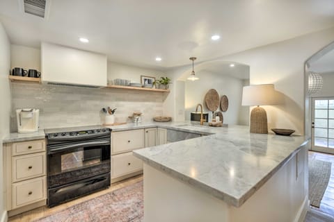 Scottsdale Condo w/ Pool Access, Near Old Town! Apartment in Paradise Valley