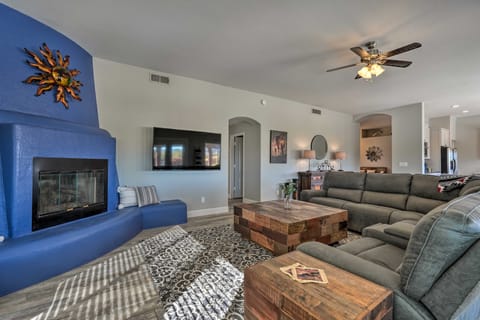 Updated Phoenix Desert Gem w/ Yard + Hot Tub! Maison in New River