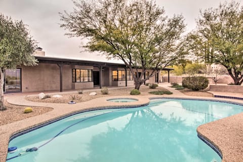 Pet-Friendly Tucson House w/ Private Pool! Casa in Tanque Verde