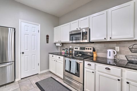 Peaceful Atascosa Home w/ Balcony & Deck! House in San Antonio