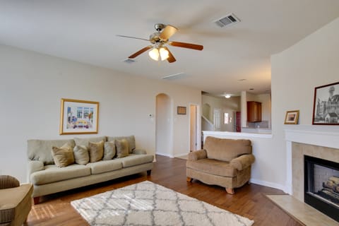 4 Mi to TPC San Antonio: Cozy Getaway w/ Deck! House in San Antonio