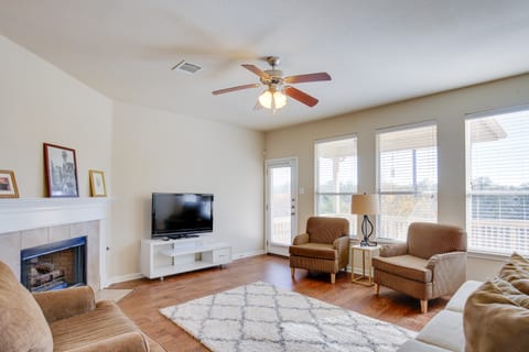 4 Mi to TPC San Antonio: Cozy Getaway w/ Deck! House in San Antonio