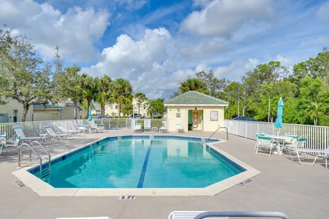 6 Mi to Beach: Naples Condo w/ Pool & Hot Tub Apartment in North Naples