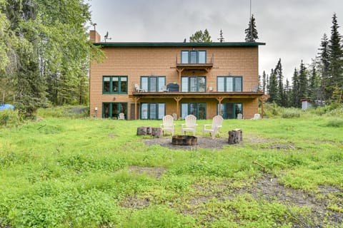 Spacious Soldotna Home w/ Mackey Lake Views! House in Ridgeway