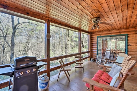 High Country Cabin w/ Fire Pit & Hot Tub! House in Mineral Bluff