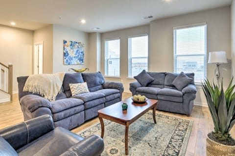 Ashburn Vacation Rental w/ Private Rooftop! Copropriété in Ashburn