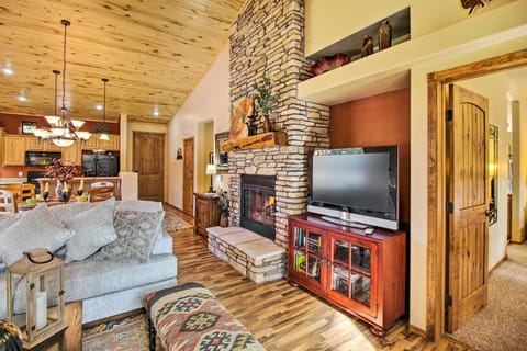 'Villa in the Pines' in Show Low: Deck & Fire Pit Apartment in Show Low