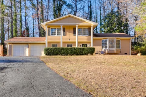 Atlanta Abode w/ Yard in a Tranquil Setting! House in Dunwoody