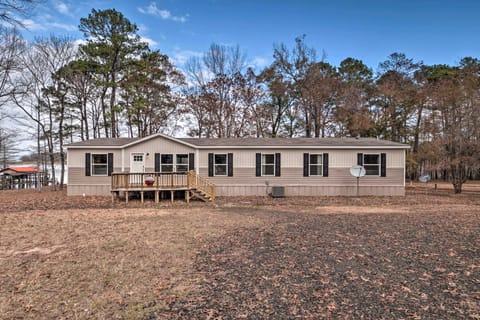 'Bayside' Louisiana Vacation Rental w/ Dock! House in Toledo Bend Reservoir