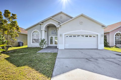 Bright, Modern Tampa Home ~ 8 Mi to Beach! Casa in Town N Country