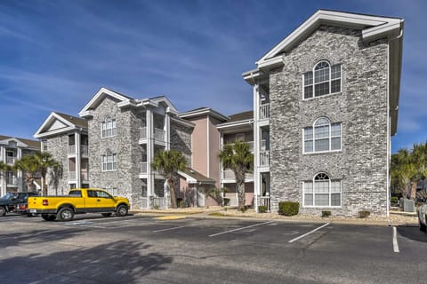 Myrtle Beach Condo: Golf Course + Pool View! Apartment in Carolina Forest