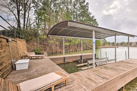 Beautiful Lake Conroe Home w/ Private Dock! Apartment in Lake Conroe