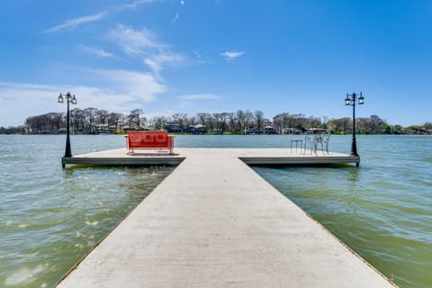 Laid-Back Vibe! Waterfront Lake Dunlap Studio Apartment in New Braunfels