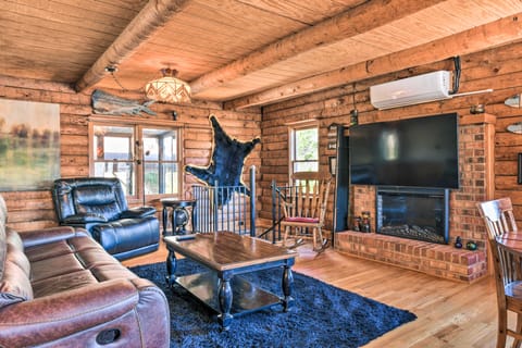 Lake Norman Cabin: Private Dock & Hot Tub! House in Sherrills Ford