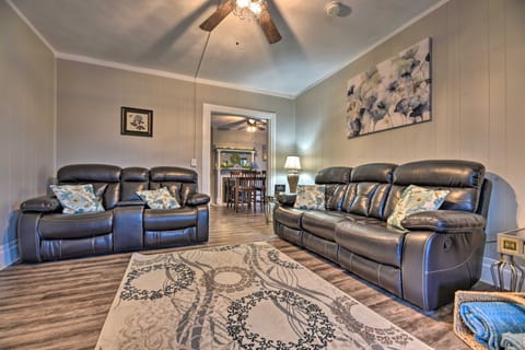 Niagara Falls Townhome: Near Wineries! Apartment in Niagara Falls