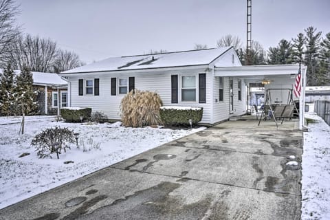 Waterfront Lakeview Cottage w/ Dock & Lift! Cottage in Indian Lake