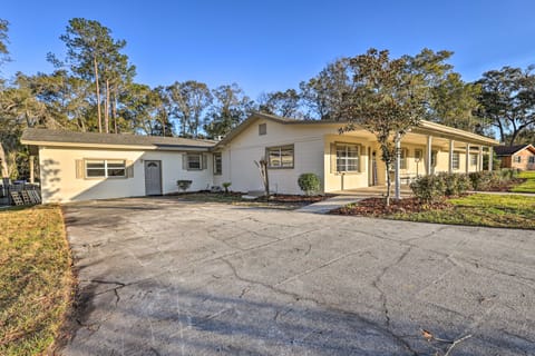 Spacious Gainesville Retreat w/ Backyard! House in Gainesville
