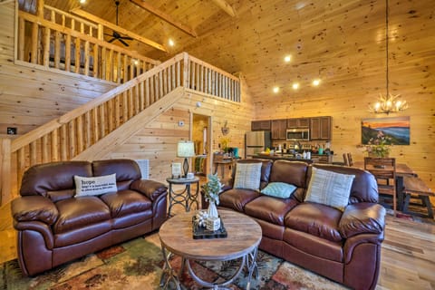 Gatlinburg Mountain Cabin: 4 Mi to National Park! House in Pittman Center