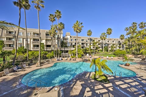 'Deja Blue' Oceanside Condo on Beach w/ Pools! Apartment in Oceanside
