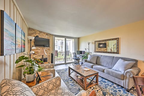 'Deja Blue' Oceanside Condo on Beach w/ Pools! Apartment in Oceanside