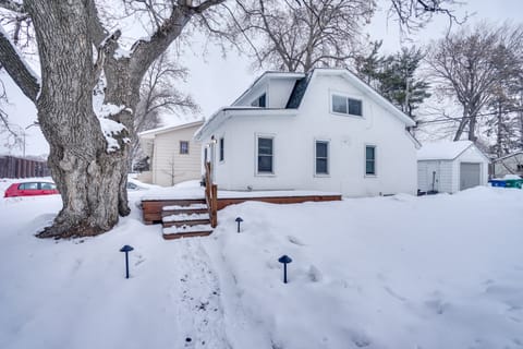 8 Mi to Downtown: Convenient Minneapolis Home House in Golden Valley