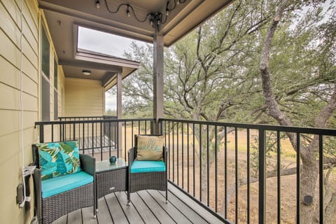 Lago Vista Townhome Near Lake Travis! Apartment in Point Venture