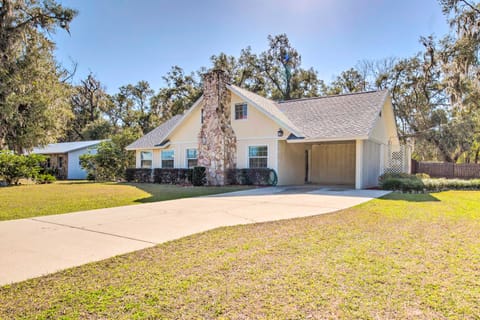 Lovely Crystal River Home, 2 Mi to Town! House in Crystal River
