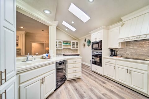 Lubbock Home w/ Patio ~ 6 Mi to Texas Tech! Villa in Lubbock