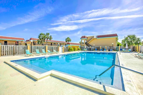 Sunny St Augustine Condo w/ Community Pool! Apartamento in Crescent Beach