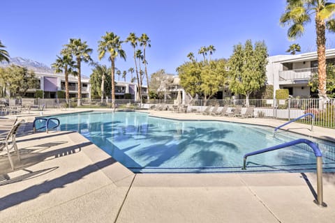 Walkable Palm Springs Condo w/ Outdoor Pool! Condo in Palm Springs