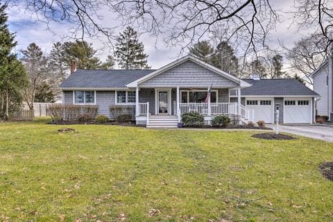 Mattituck Home w/ Fireplaces - Near Wineries House in Cutchogue