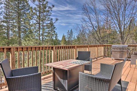 Near Hiking + Wineries: Arnold Cabin w/ Deck! House in Arnold