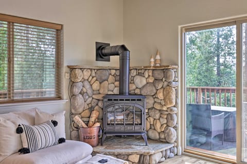 Near Hiking + Wineries: Arnold Cabin w/ Deck! House in Arnold