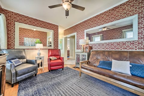 Quaint Home w/ Porch in Downtown Waynesville! Cottage in Waynesville