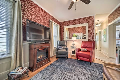 Quaint Home w/ Porch in Downtown Waynesville! Cottage in Waynesville