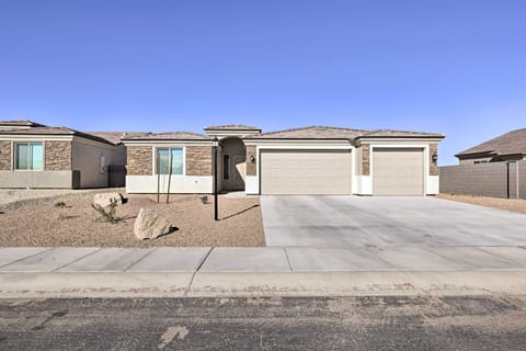 Modern Kingman Vacation Rental, 5 Mi to Dtwn! House in Kingman