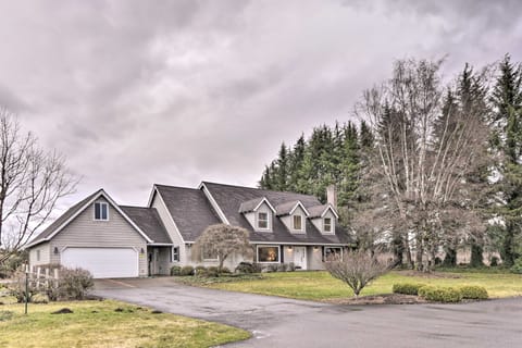 Portland Area Home, 32 Mi to Mt Hood! House in Clackamas County